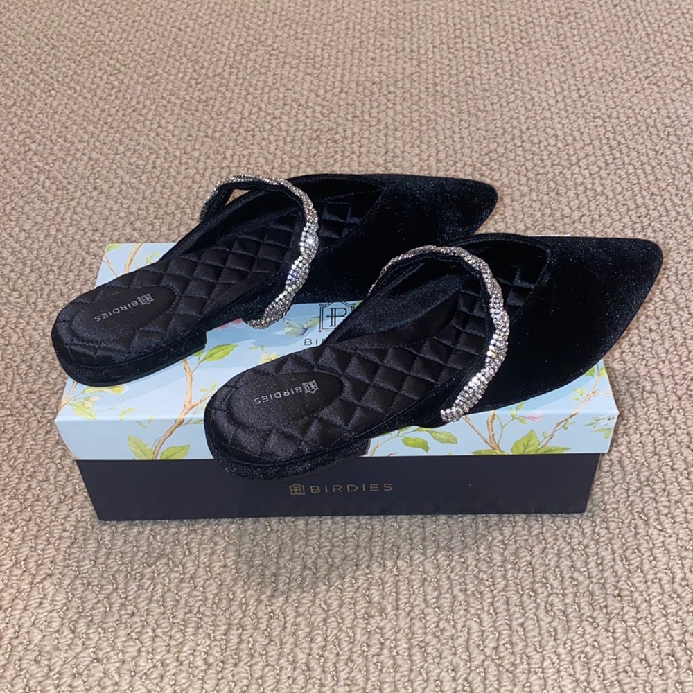 Birdies slip on velvet shoes. “The Swan”